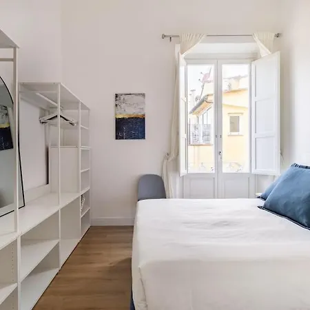 White Martelli Apartment Florence